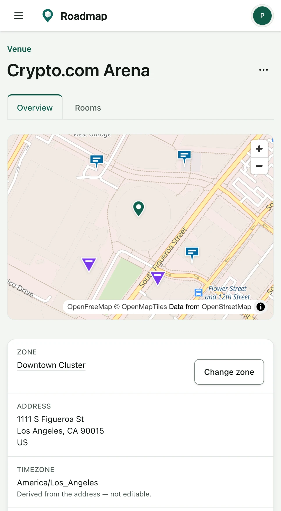 Venue overview on a phone, one-handed: map, transit points and local time